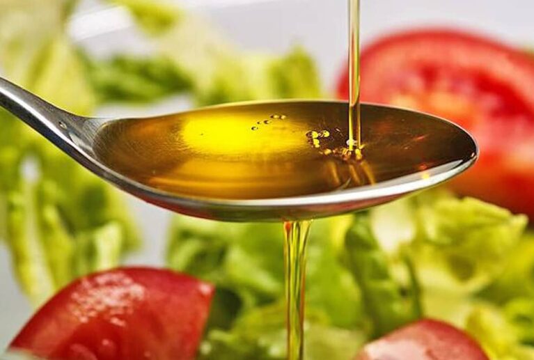 High-quality cooking oils including vegetable, sunflower, and blended varieties, ideal for households, restaurants, and large-scale food preparation.