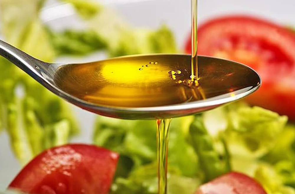 High-quality cooking oils including vegetable, sunflower, and blended varieties, ideal for households, restaurants, and large-scale food preparation.